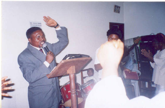 pic15bishopstevenjonesministering1.jpg